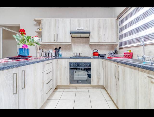 2 BEDROOM APARTMENT RENTED IN WILGEHEUWEL